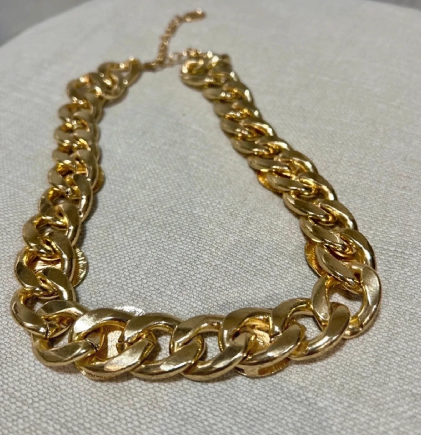 H&M gold-tone chunky chain necklace with colors – photo 5